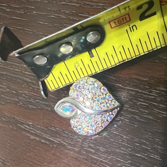 True Vintage 1950s Aurora Borealis Rhinestone Heart Clip-On Earrings Silver Tone - Picture 2 of 4